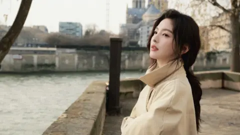 醉酒女乘客强吻司机